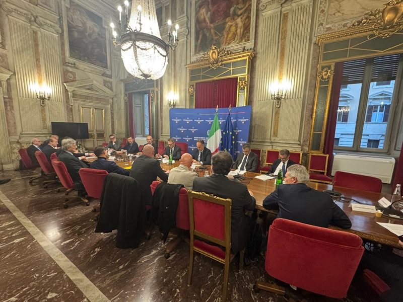 Latte, piano in cinque mosse per salvare il prezzo e dare competitività al settore